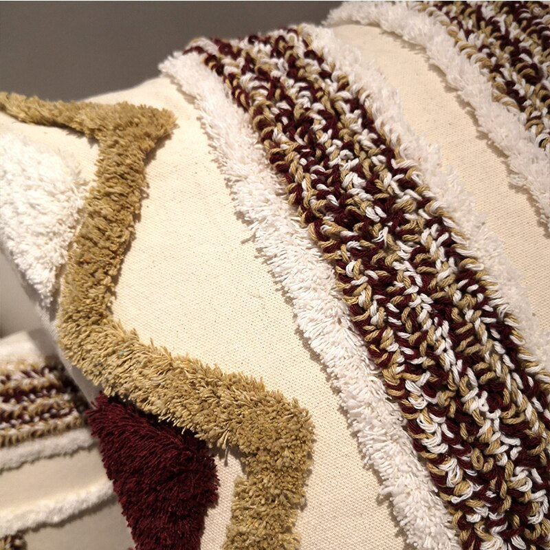 Elara – Luxe Handgemaakte Geometrische Stripe Kussenhoes in Bruin voor Sofa en Bed