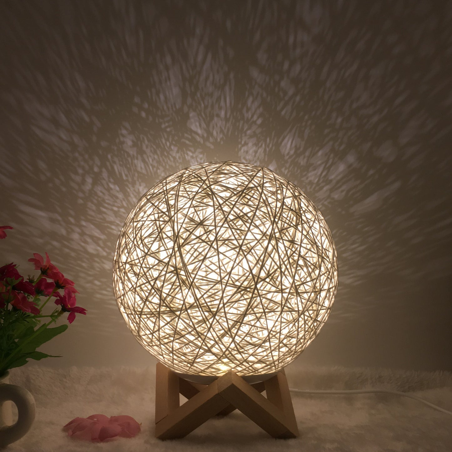 Cassius – Unieke LED Tafel Lamp met Riet Bollen en Afstandsbediening
