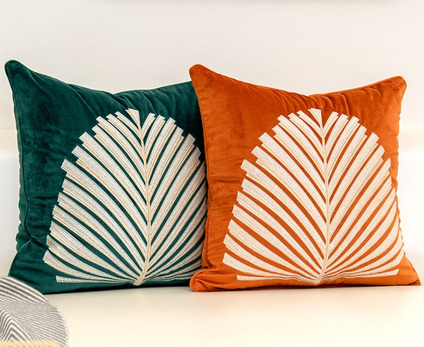 Elowen – Modern en Luxe Kussen met Bladmotief van Nederlandse Flanel