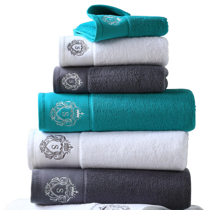 Celestine – Overmaat Handdoek met Borduursel en Absorberende Eigenschappen