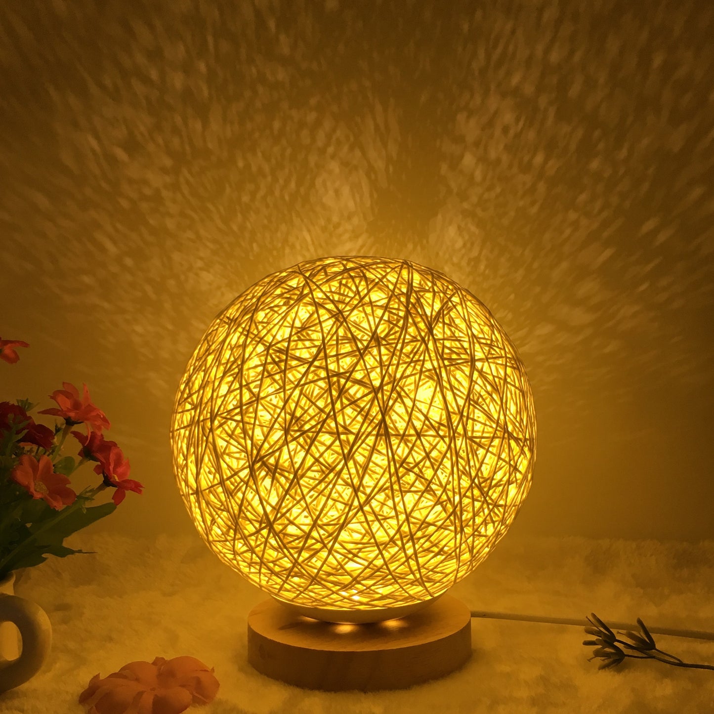 Cassius – Unieke LED Tafel Lamp met Riet Bollen en Afstandsbediening
