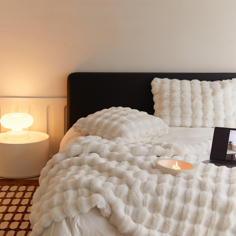 Vivienne – Luxe Sofa Deken van Konijnenhaar