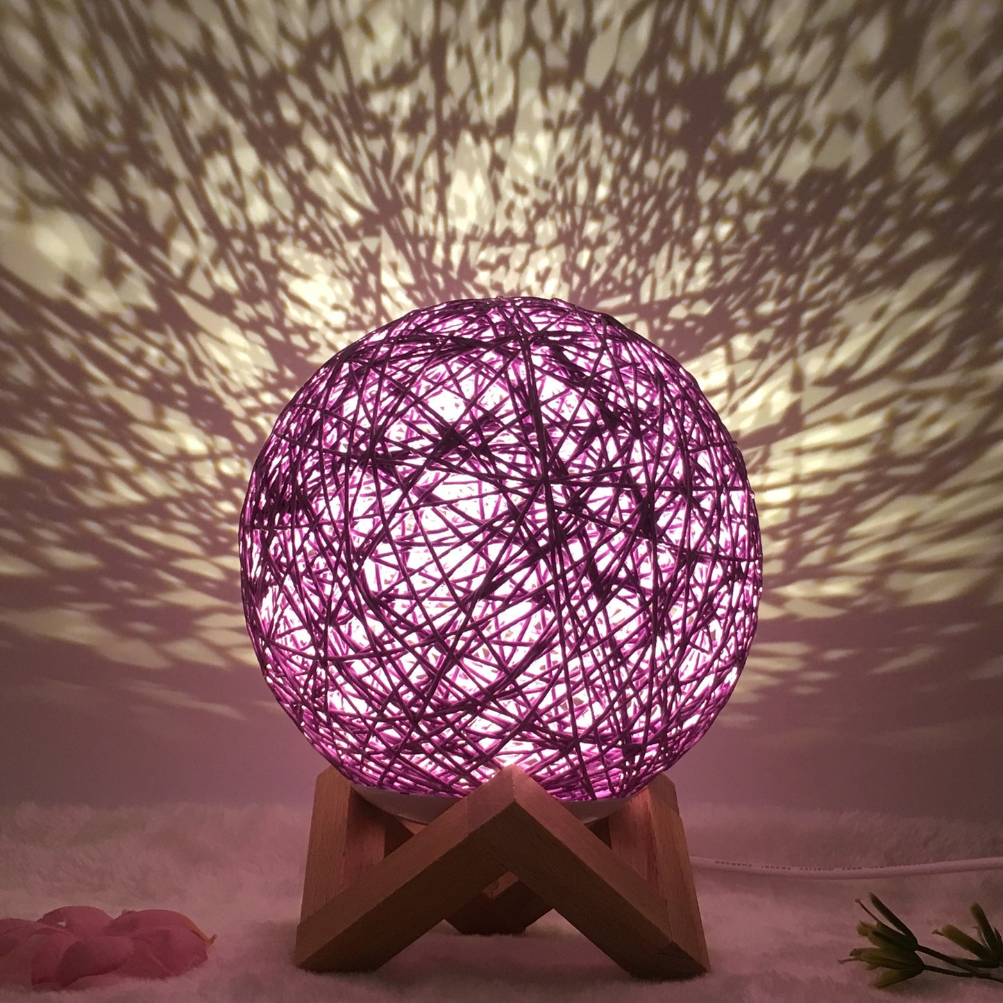 Cassius – Unieke LED Tafel Lamp met Riet Bollen en Afstandsbediening