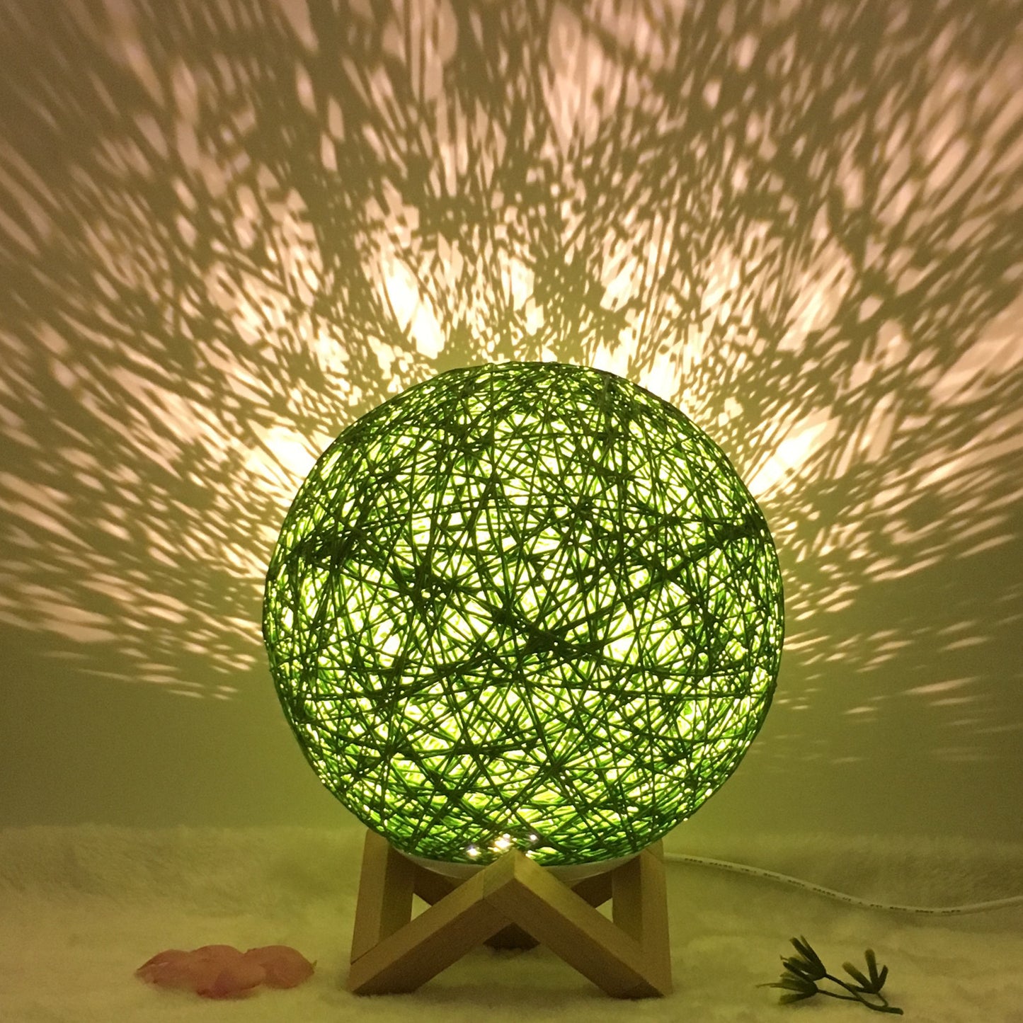 Cassius – Unieke LED Tafel Lamp met Riet Bollen en Afstandsbediening