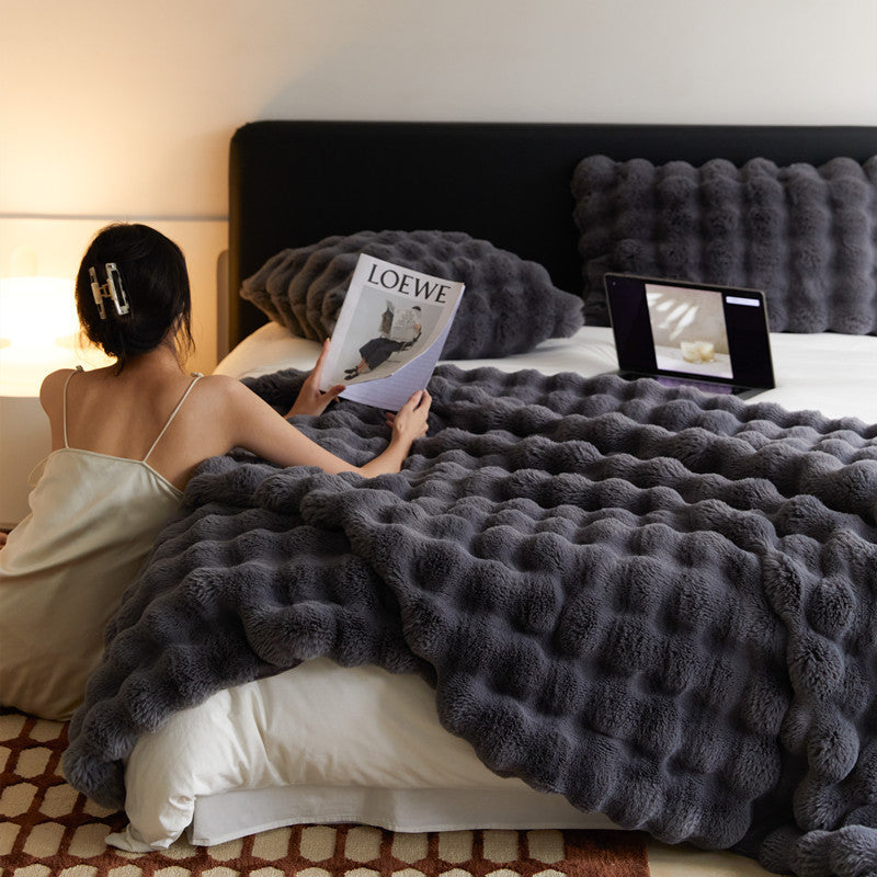 Vivienne – Luxe Sofa Deken van Konijnenhaar
