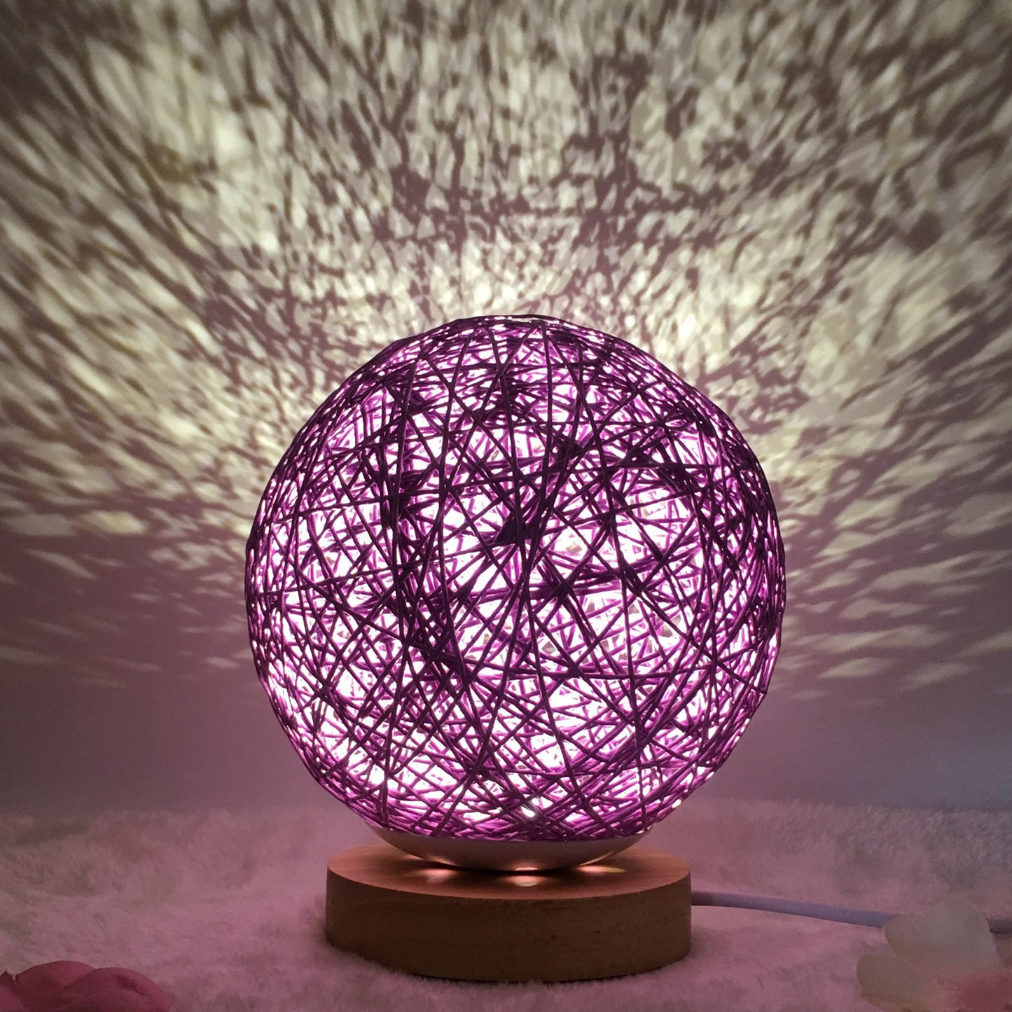 Cassius – Unieke LED Tafel Lamp met Riet Bollen en Afstandsbediening