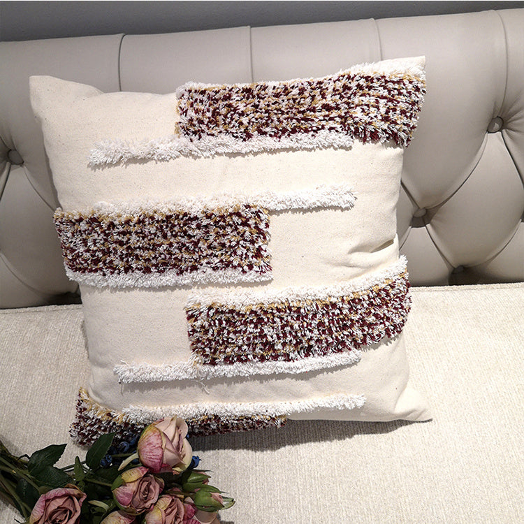 Elara – Luxe Handgemaakte Geometrische Stripe Kussenhoes in Bruin voor Sofa en Bed