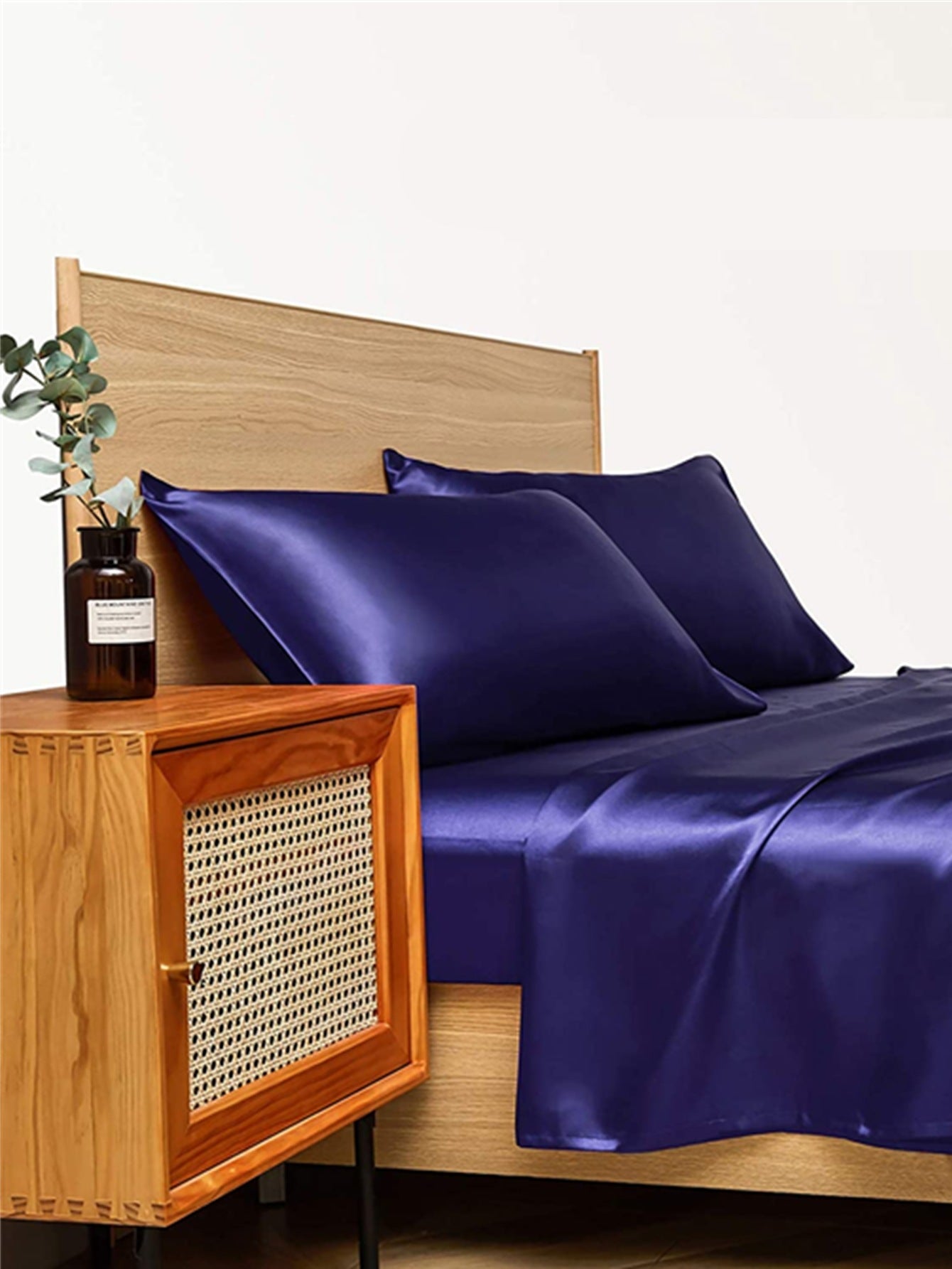 Genevieve – Luxe Zijde Bedlinnen Set van Vier Stukken