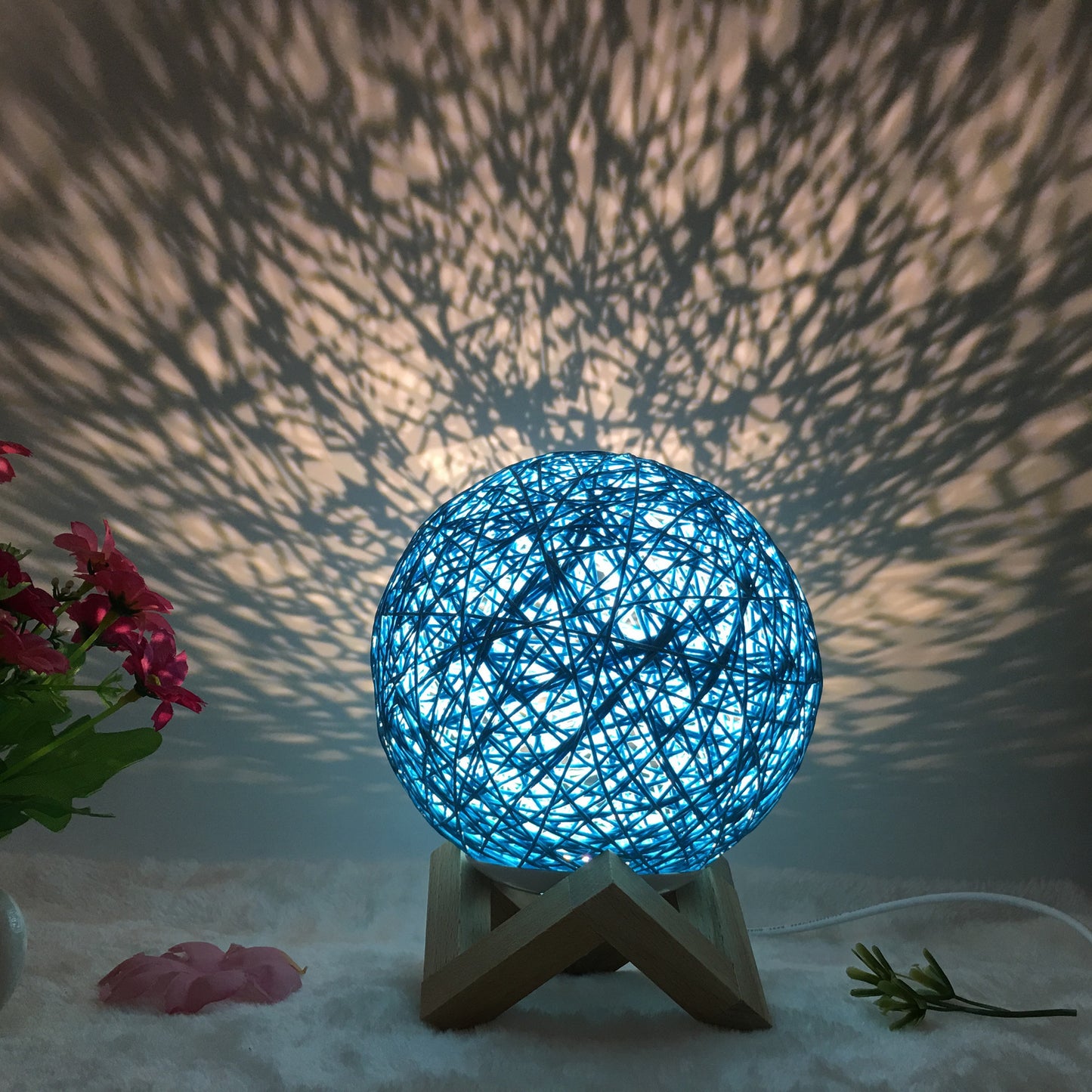 Cassius – Unieke LED Tafel Lamp met Riet Bollen en Afstandsbediening