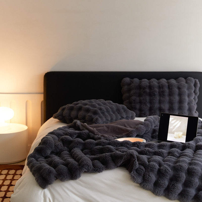 Vivienne – Luxe Sofa Deken van Konijnenhaar