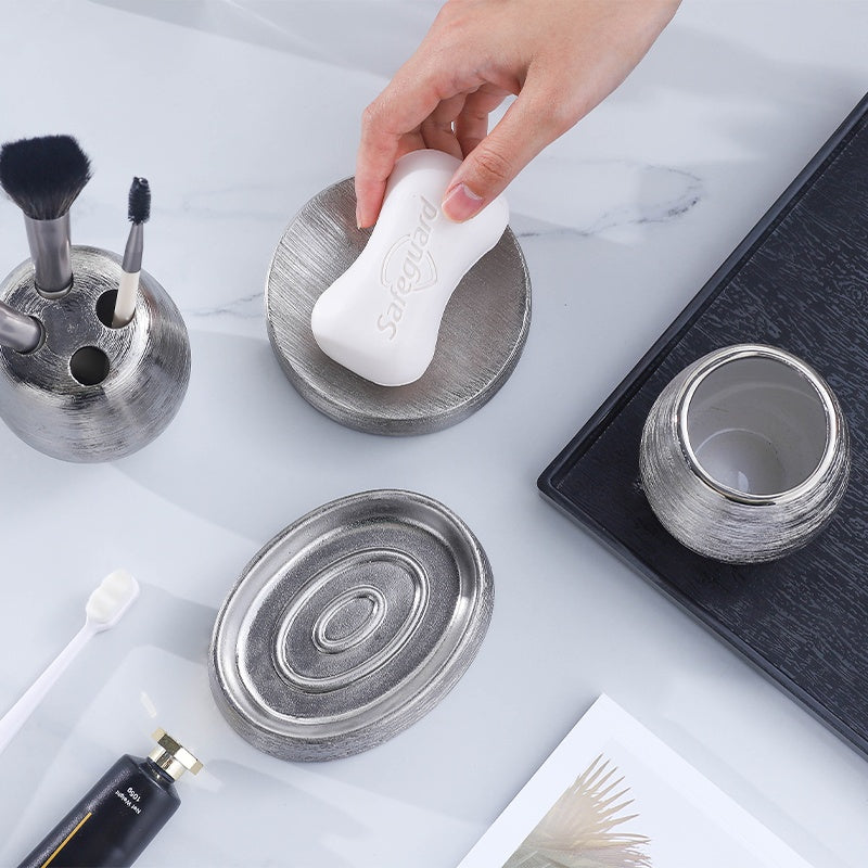 Isolde – Handgefertigde Retro Geborstelde Keramische Vijfdelige Badkamer Toilet Set