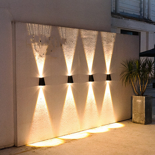 Zonne-wandlamp met Dubbele Lichtstraal – IP66 Waterdicht, 2000mAh, Automatische Lichtregeling