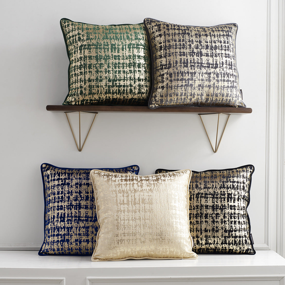 Genevieve – Velvet Kussenhoes met Gouden Accenten