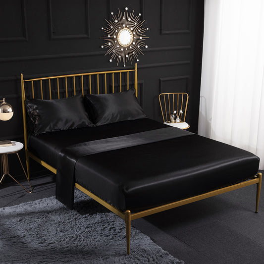 Selene – Luxe Zijde Bedlinnen Set van Vier Stukken