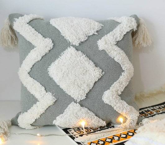 Iris – Geometrisch Zwarte en Witte Tuft Kussensloop 45x45 cm