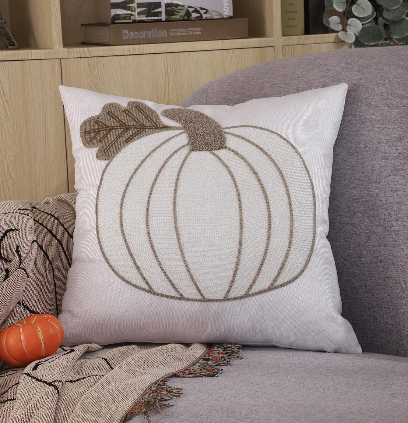 Aurelia – Geëmbroideerde Pompoen Halloween Kussenhoes