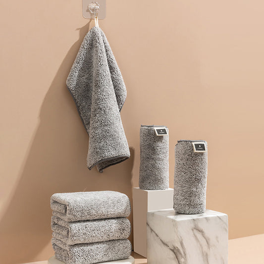 Aurelia – Luxe Bamboe Houtskool Handdoek van Fijne Vezels